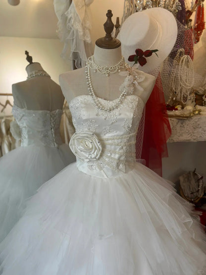 Elegantes, weißes, herzförmiges, mehrlagiges Tüll-Prinzessinnen-Brautkleid P2944 in Bodenlänge