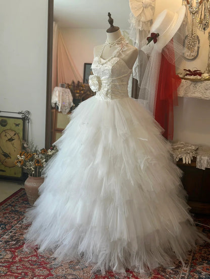 Elegantes, weißes, herzförmiges, mehrlagiges Tüll-Prinzessinnen-Brautkleid P2944 in Bodenlänge
