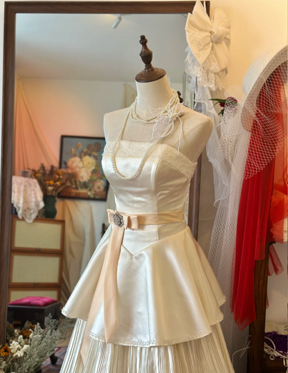 Elegantes, weißes, trägerloses Satinkleid, perlenbesetztes Prinzessinnen-Brautkleid in Bodenlänge P2946