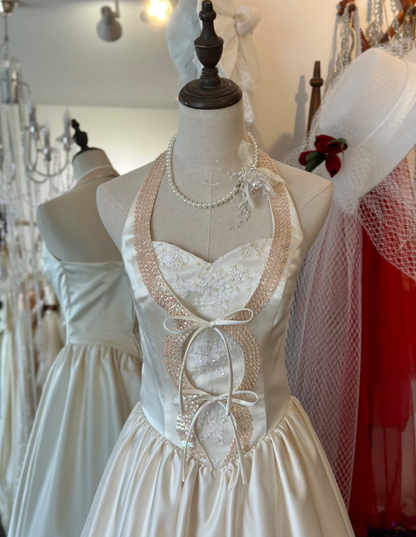 Besonderes pinkes Neckholder-Brautkleid P2948 aus Vintage-Satin und Spitze in Bodenlänge