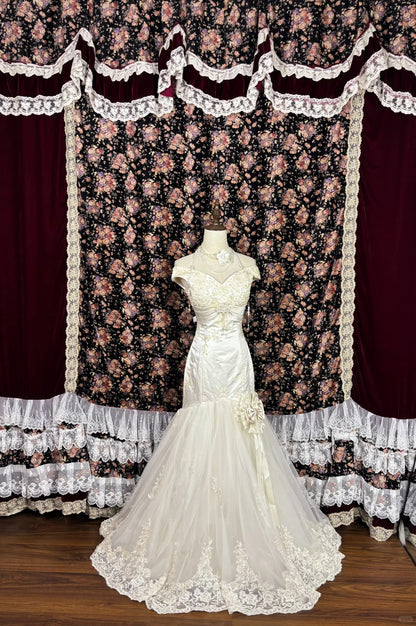 Vintage Satin Patchwork Tüll Stickerei und Perlen One-Shoulder Meerjungfrau Brautkleid P2964