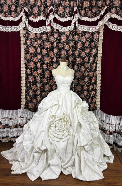 Prinzessinnen-Brautkleid mit Rosen-Herz-Ausschnitt und Schnürung P2966