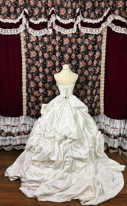 Prinzessinnen-Brautkleid mit Rosen-Herz-Ausschnitt und Schnürung P2966