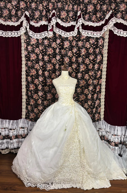 Sanfte Prinzessin Trägerloses Spitzen-Blumen-Perlen-Tüllbodenlanges Hochzeitskleid P2972