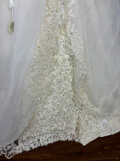 Sanfte Prinzessin Trägerloses Spitzen-Blumen-Perlen-Tüllbodenlanges Hochzeitskleid P2972