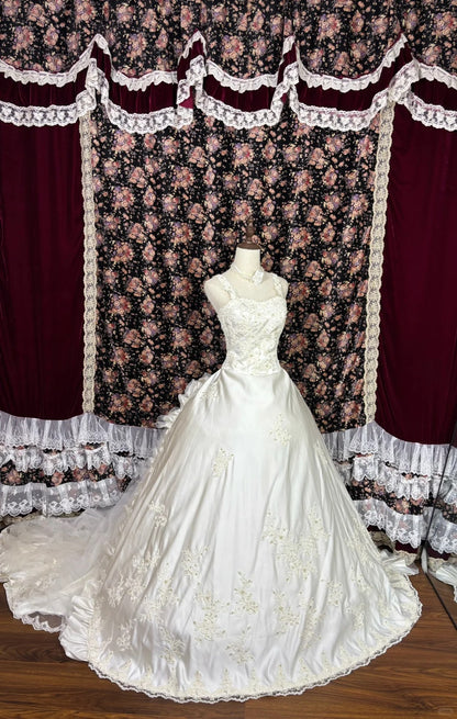 Vintage Weißes Dickes Satin-Tüll-Träger Dreidimensionale Blumen Schleppe Brautkleid P2981