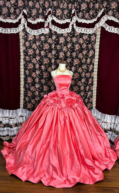 Wunderschönes trägerloses Hochzeitskleid aus dickem Satin mit Schleppe Eustoma P2983