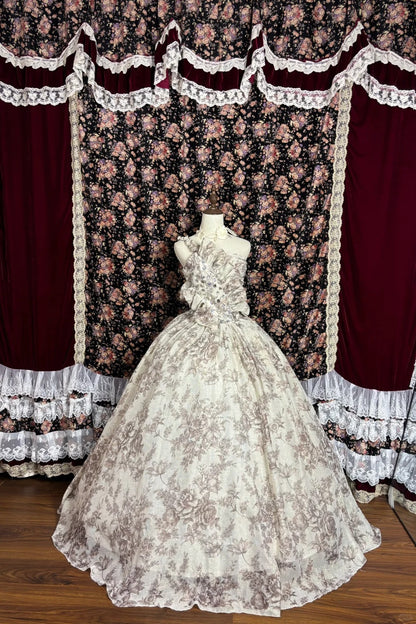 Schickes bedrucktes schulterfreies, bodenlanges Hochzeitskleid mit Blumenmuster P2993