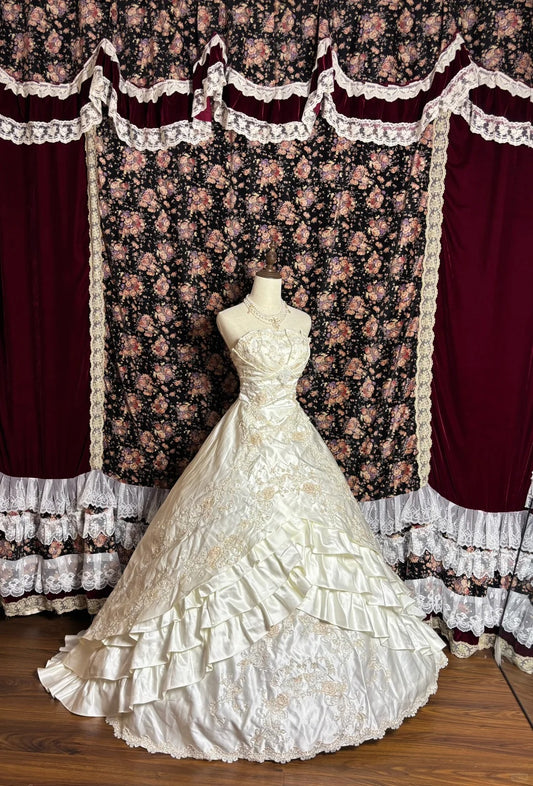 Retro Elegant Strapless Satin Embroidery Wedding Dress with Train P3004