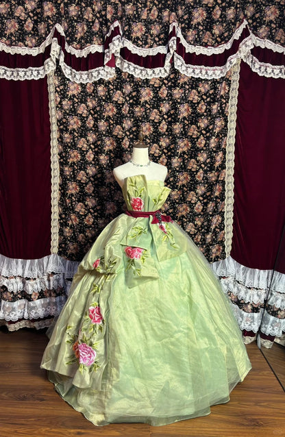 Einzigartiges grünes Vasen-Kragen-Hochzeitskleid mit bestickter Blume in A-Linie, bodenlang P3007