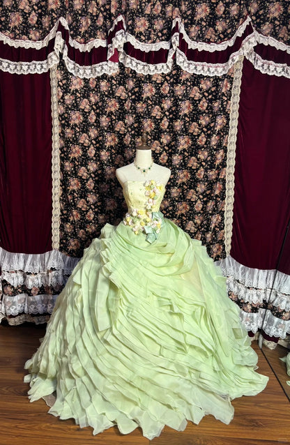 Wunderschönes und frisches grünes dreidimensionales Blumenrock-Schichtkleid flauschiges Hochzeitskleid P3014