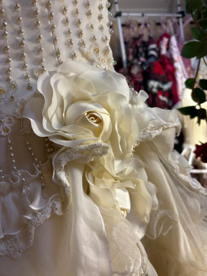 Retro süßer perlenbesetzter dreidimensionaler Blumen-Tortenrock mit Rüschensaum Brautkleid P3019
