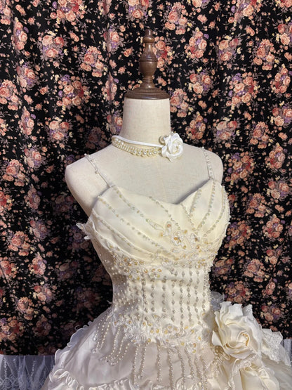 Retro süßer perlenbesetzter dreidimensionaler Blumen-Tortenrock mit Rüschensaum Brautkleid P3019