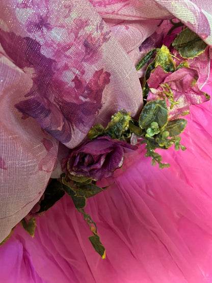 Retro pinkfarbenes, schulterfreies Brautkleid in Blütenkelchform mit Tortenprint und bodenlanger Schleppe P3023