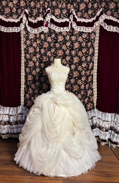 Weißes herzförmiges Kragen-Schleifen-Perlen-Kuchenrock-Hochzeitskleid P3029