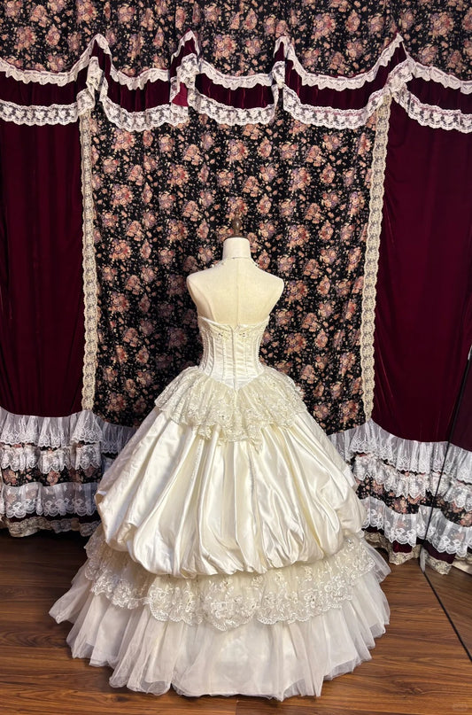 Retro Elegant Strapless Sequin Beaded Satin Flower Bud Lace Edge Wedding Dress P3032