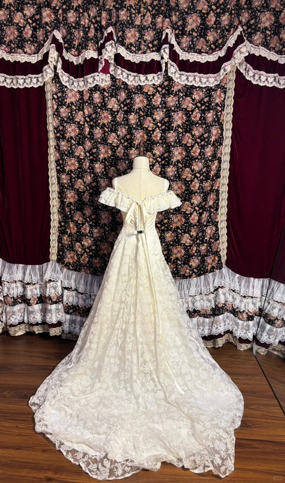 White Elegant One Shoulder Lace Embroidery Three-Dimensional Flower Bias Cut Small Train Wedding Dress P3033