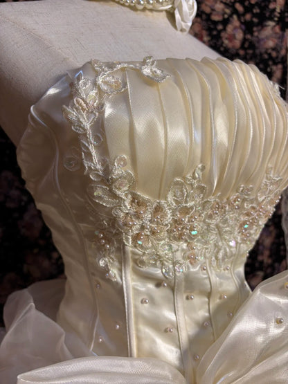 Creme Prinzessin Tube Top Wässriger Satin Kleine Perle Schleife Puffiges Hochzeitskleid P3036