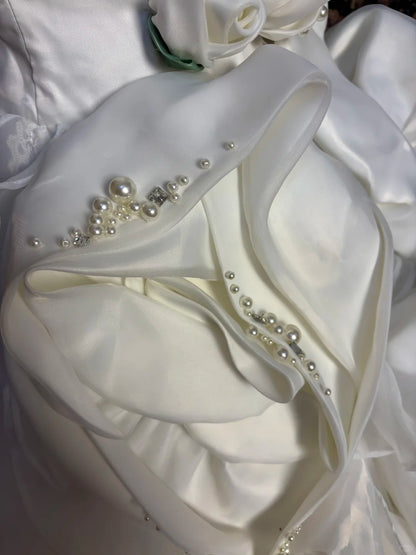 Elegant 3D Flower Off-shoulder Wavy Skirt Wedding Dress P3047