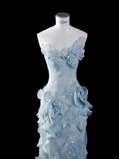 Elegantes und verträumtes hellblaues Neckholder-Oberteil mit Spitzenblumen und Meerjungfrauen-Hochzeitskleid P3055