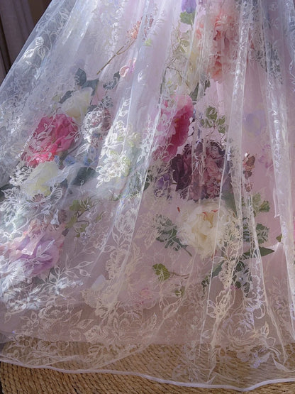 Verträumtes rosafarbenes, schweres Tüll-Brautkleid mit 3D-Blütenspitze und bodenlangem Schnitt P3061