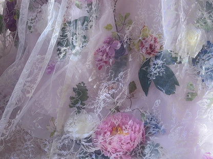 Verträumtes rosafarbenes, schweres Tüll-Brautkleid mit 3D-Blütenspitze und bodenlangem Schnitt P3061