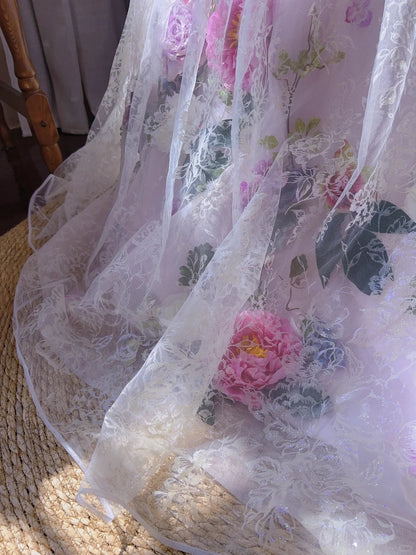 Verträumtes rosafarbenes, schweres Tüll-Brautkleid mit 3D-Blütenspitze und bodenlangem Schnitt P3061