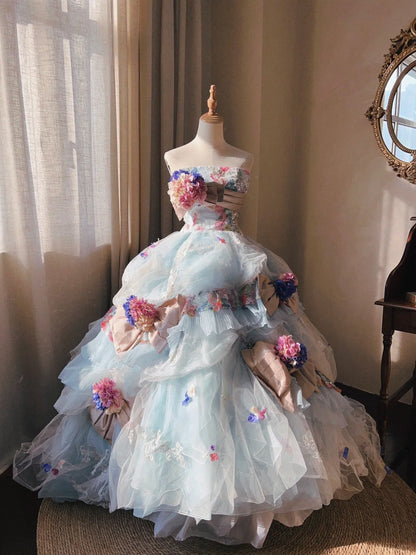 Verträumtes hellblaues Bandeau-Top 3D-Blumen handgefertigt perlenbesetztes Pailletten-Schleppenhochzeitskleid P3067