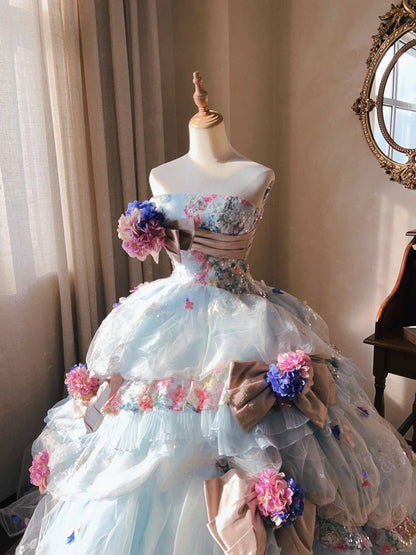 Verträumtes hellblaues Bandeau-Top 3D-Blumen handgefertigt perlenbesetztes Pailletten-Schleppenhochzeitskleid P3067