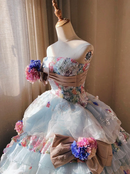 Verträumtes hellblaues Bandeau-Top 3D-Blumen handgefertigt perlenbesetztes Pailletten-Schleppenhochzeitskleid P3067