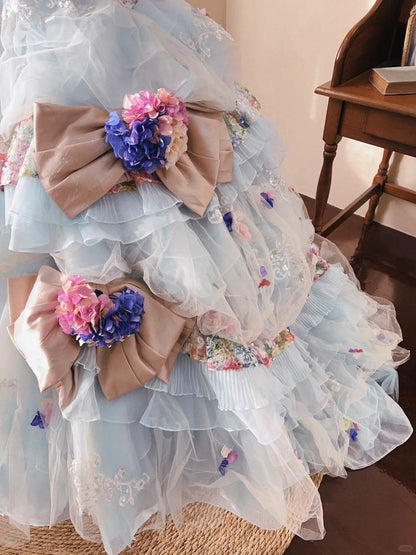Verträumtes hellblaues Bandeau-Top 3D-Blumen handgefertigt perlenbesetztes Pailletten-Schleppenhochzeitskleid P3067