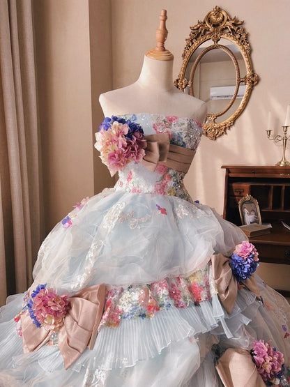 Verträumtes hellblaues Bandeau-Top 3D-Blumen handgefertigt perlenbesetztes Pailletten-Schleppenhochzeitskleid P3067