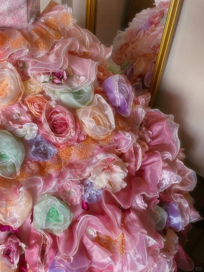 Rosa trägerloses Hochzeitskleid aus Tüll mit Blumen und Blumen-Fantasie, flauschiges Prinzessinnen-Hochzeitskleid, bodenlang, P3074
