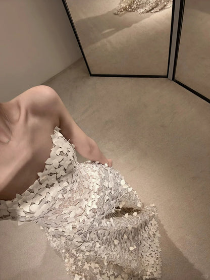 Designer trägerloses Hochzeitskleid aus Spitze mit Allover-Applikationen P3083