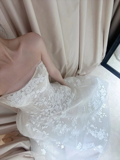 Sanftes Tube-Top-Kleid mit Spitze und schlichtem Hochzeitskleid P3095