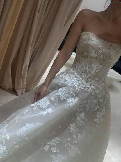 Sanftes Tube-Top-Kleid mit Spitze und schlichtem Hochzeitskleid P3095