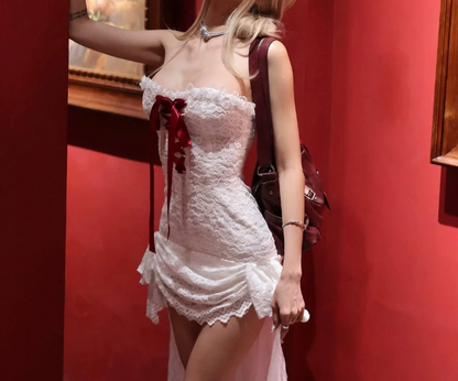 Weiß-rotes Neckholder-Minikleid aus Satin mit Spitze, vorne kurz, hinten lang, Heimkehrkleid P3136