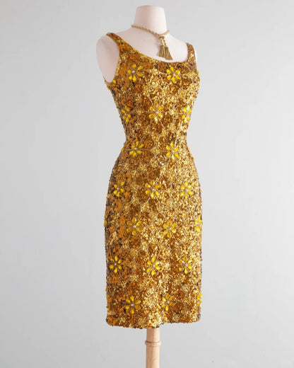 Wunderschönes, goldenes, ausgestelltes Abschlussballkleid mit Perlen P3146