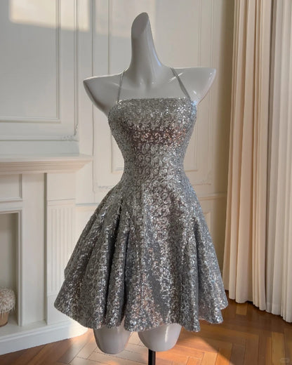 Glänzendes silber-graues Pailletten-Neckholder-Minikleid mit Bindebändern für Geburtstagsfeier und Heimkehr P3150