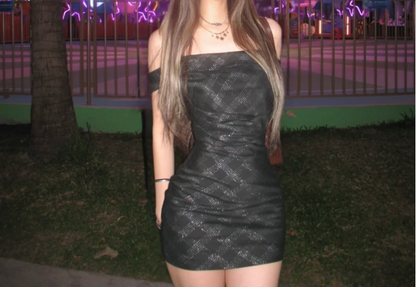 Schwarzes, schmal geschnittenes, schulterfreies Kleid mit Karomuster für Geburtstagsfeiern, Homecoming P3156