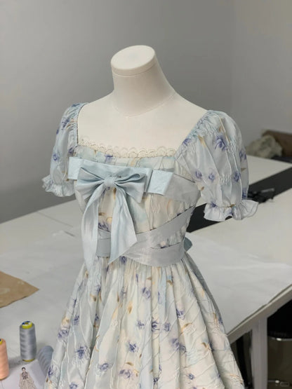 Hellblaues, quadratisches Neckholder-Heimkehrkleid mit Rosenmuster und Schleife, kurzen Ärmeln P3165