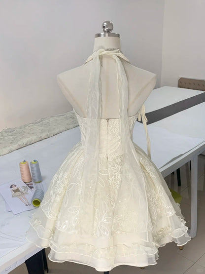 Neckholder-V-Ausschnitt, ärmelloses, mehrlagiges Kleid mit Pilzspitze für das Homecoming P3171