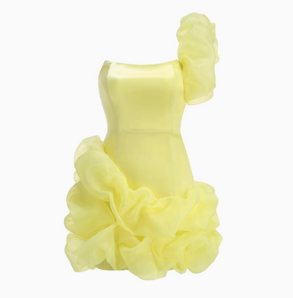 Sexy gelbes One-Shoulder-Mini-Heimkehrkleid mit hüftbetonendem Blütenkelchrock P3183