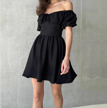 Einfaches Mini-Heimkehrkleid P3195 mit Bindegürtel, Puffärmeln und One-Shoulder-Ausschnitt