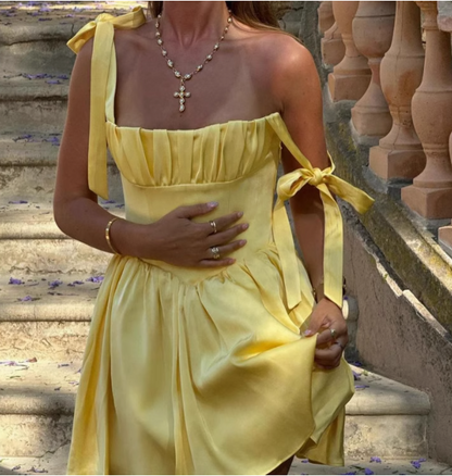Robe de soirée courte jaune à bretelles et nœud papillon style vacances P3196