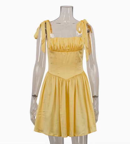 Robe de soirée courte jaune à bretelles et nœud papillon style vacances P3196
