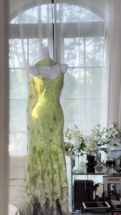 Glitzernde grüne Perlenbänder Chiffon unregelmäßiger Rock Abschlussballkleid P3259