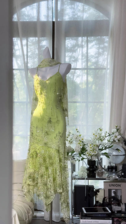Glitzernde grüne Perlenbänder Chiffon unregelmäßiger Rock Abschlussballkleid P3259