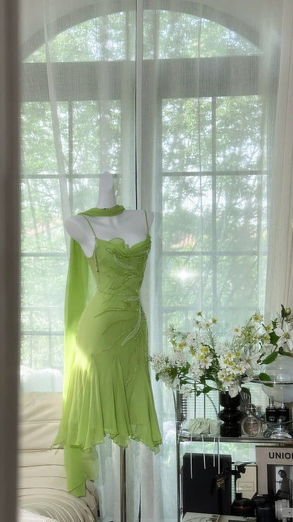 Frisches grünes Chiffon-Perlenband-Abschlussballkleid P3268