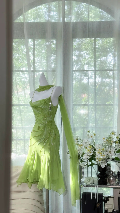 Frisches grünes Chiffon-Perlenband-Abschlussballkleid P3268